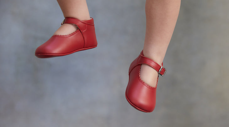 Our Guide to Picking the First Shoes For Your Baby
