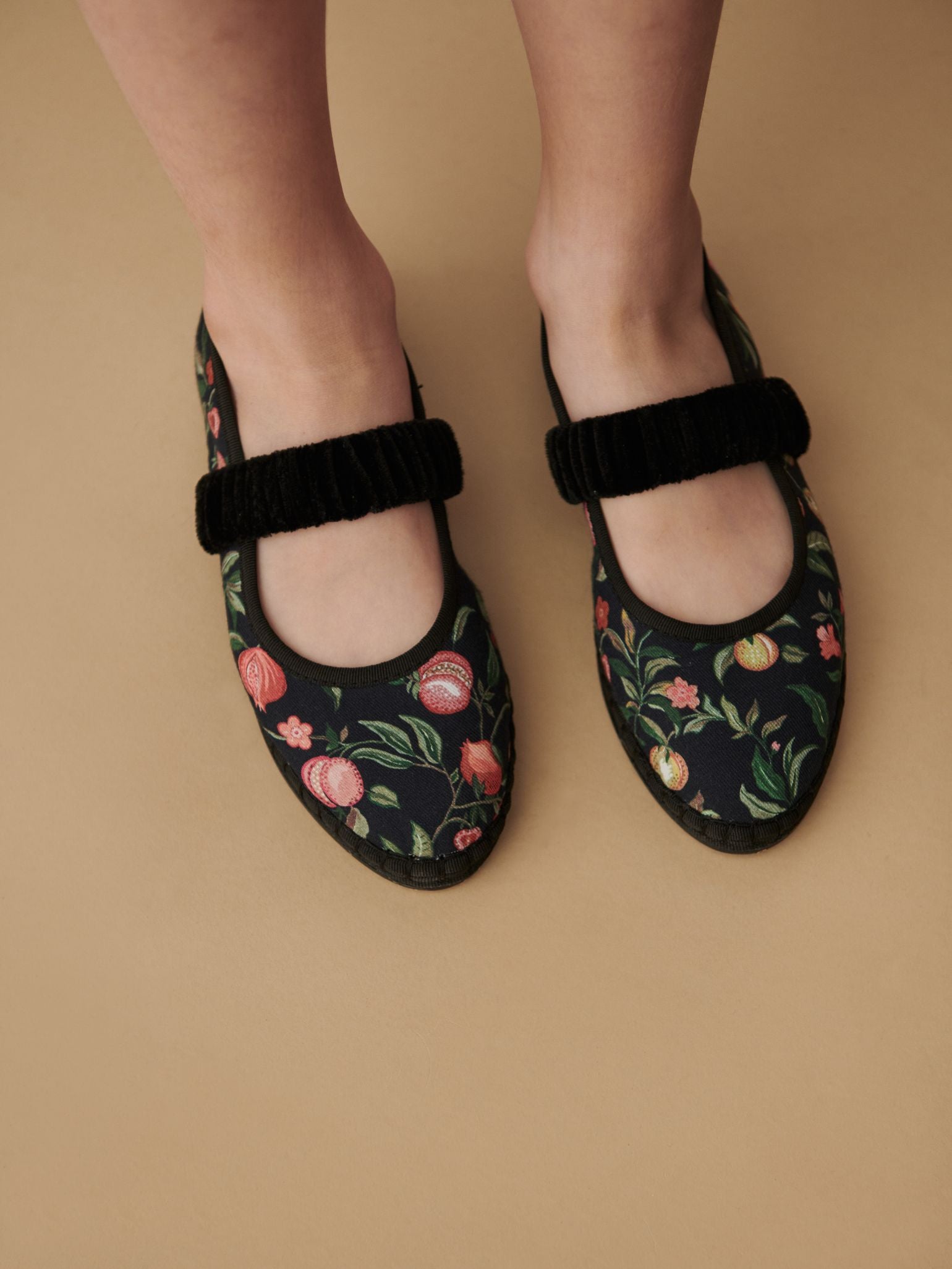 Flabelus x La Coqueta Girl Black Pomegranate Mafalda Mary Jane Shoes