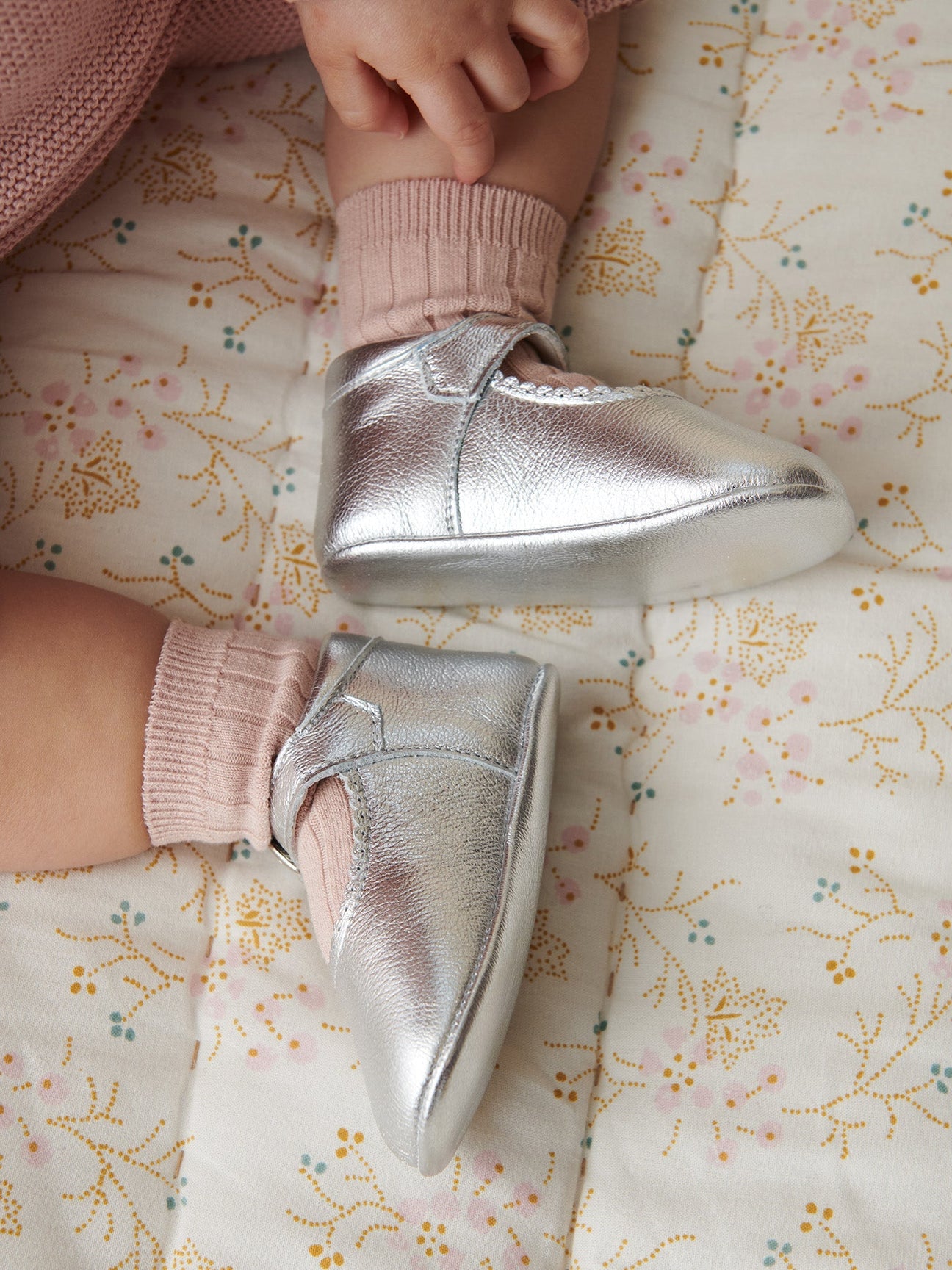 infant silver dress shoes Infant Girls Silver Shoe W/ Rhinestone Strap - Size: 3 Infant