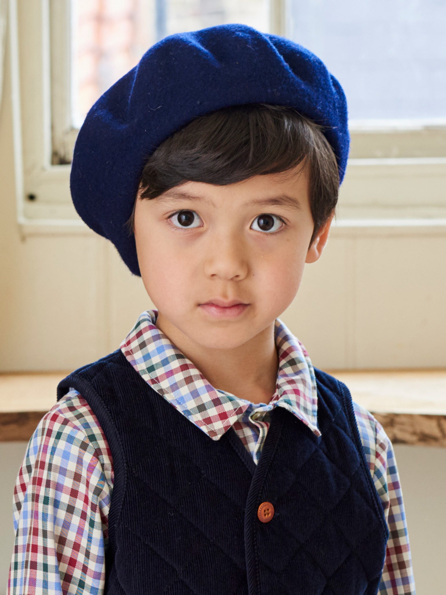 11,000 en la categoría «Child beret» de fotos e imágenes de stock